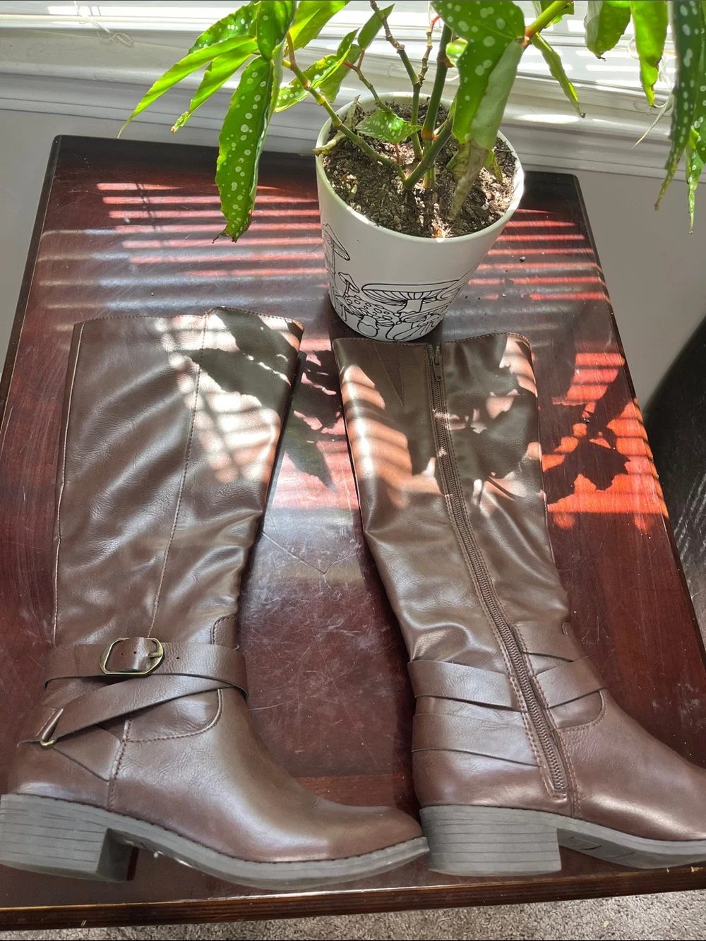 Me too Women’s Knee-High Riding Boots in Dark Brown size 5.5 M